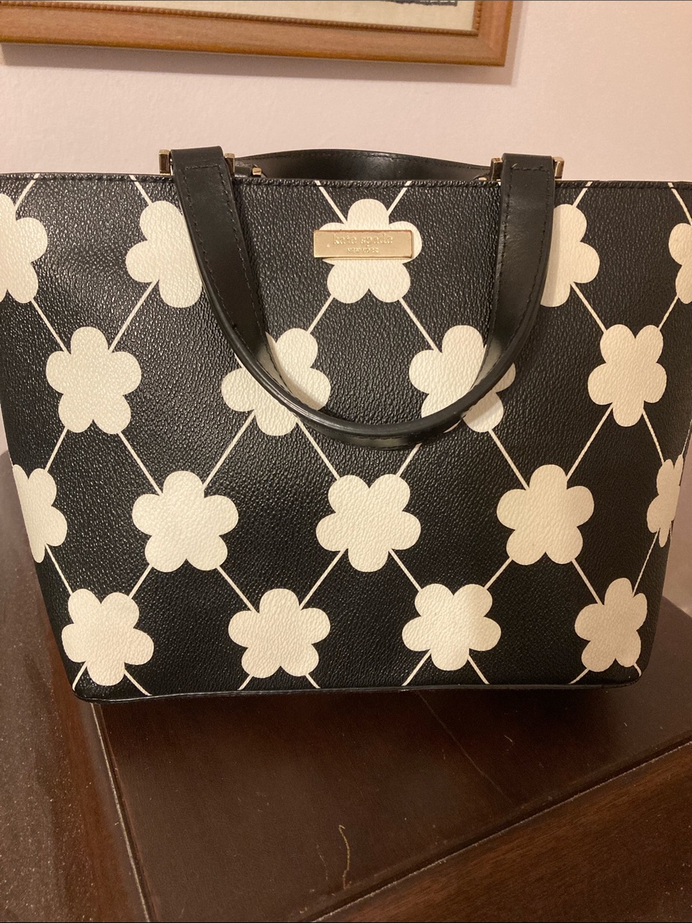 kate spade EUC JUNO GRANT ST Black & White Flower purse w/ Leather Short Handles